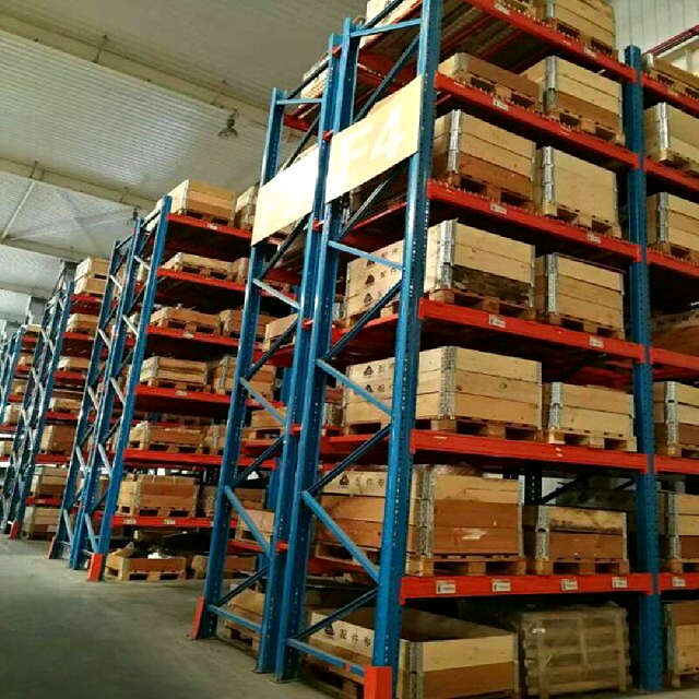 Sistema de estanterías de paletas selectivas de servicio pesado para almacenes industriales